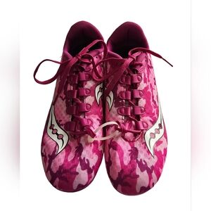 Saucony Vendetta Womens track Field spikes in a pink camouflage colorway 7.5
